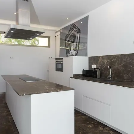 Minimal, 6 Bedrooms Whit Direct Views To The Golf Court Βίλα