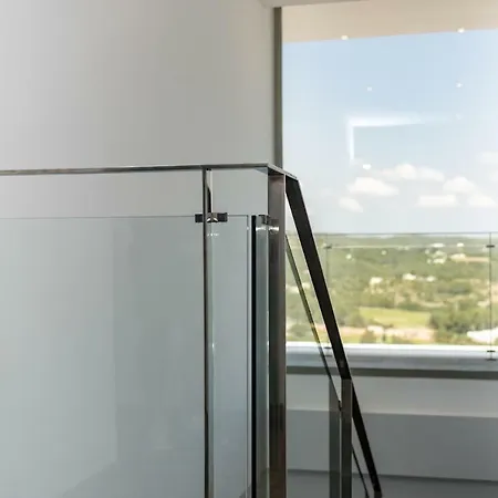 Minimal, 6 Bedrooms Whit Direct Views To The Golf Court