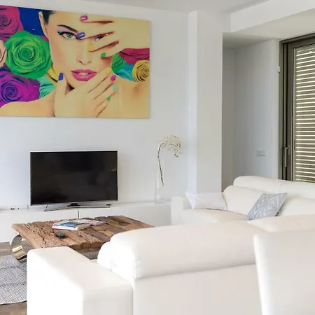 Minimal, 6 Bedrooms Whit Direct Views To The Golf Court * Santa Eulària des Riu