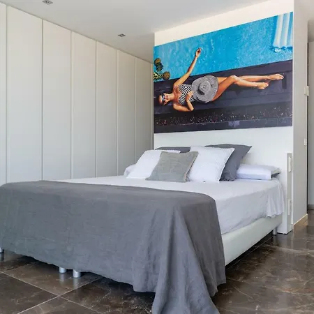 Minimal, 6 Bedrooms Whit Direct Views To The Golf Court *