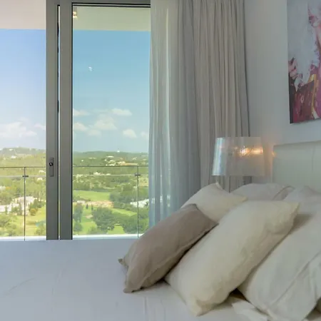 Minimal, 6 Bedrooms Whit Direct Views To The Golf Court *