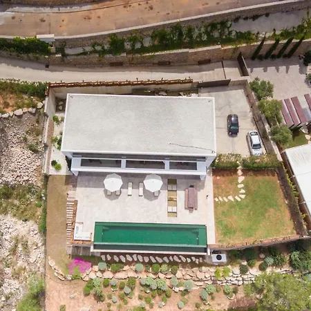 Minimal, 6 Bedrooms Whit Direct Views To The Golf Court *
