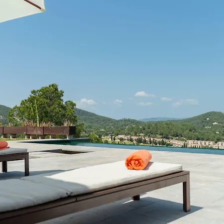 Minimal, 6 Bedrooms Whit Direct Views To The Golf Court *