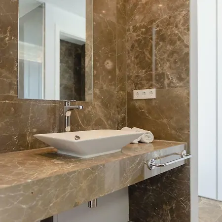Minimal, 6 Bedrooms Whit Direct Views To The Golf Court Βίλα *