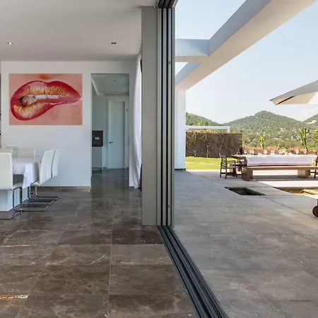 Minimal, 6 Bedrooms Whit Direct Views To The Golf Court *