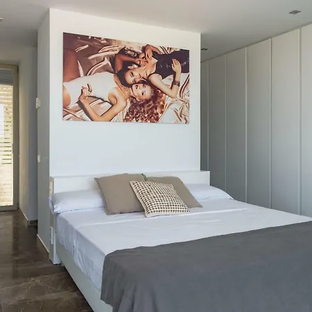 Minimal, 6 Bedrooms Whit Direct Views To The Golf Court Santa Eulària des Riu