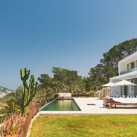 Minimal, 6 Bedrooms Whit Direct Views To The Golf Court Santa Eulària des Riu